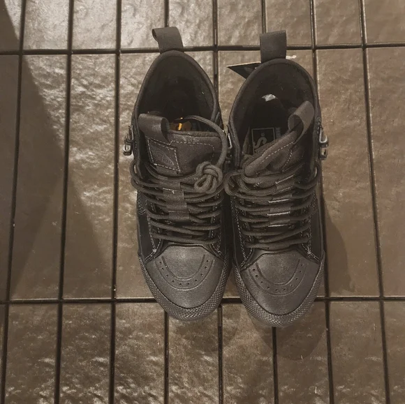 Women's VANS Sk8-Hi GORE-TEX MTE 'Blackout' - Picture 13 of 16